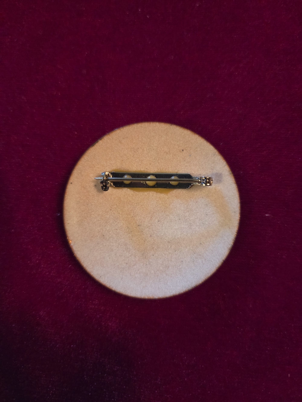 Joyful enamel brooch - Picture 3 of 5